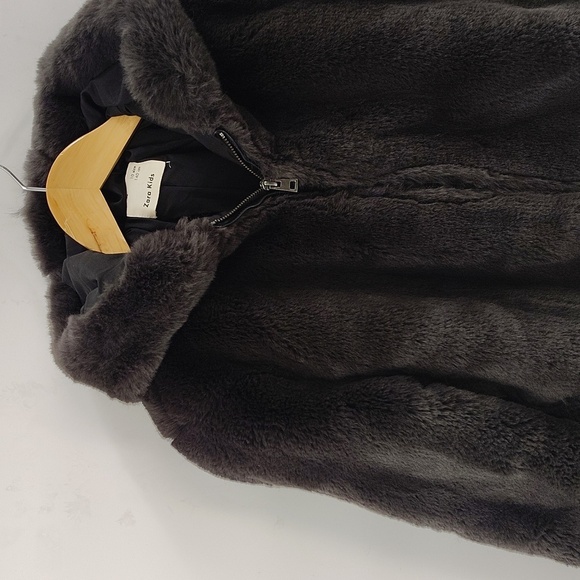 Zara Kids Faux Fur Coat Girls Fuzzy Hooded Zip Up Pockets Warm Charcoal Gray 10 - Picture 2 of 12